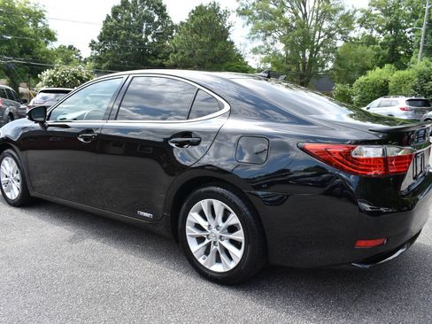 Used 2014 Lexus ES 300h w/ Premium Package w/Bamboo Trim FWD image 30