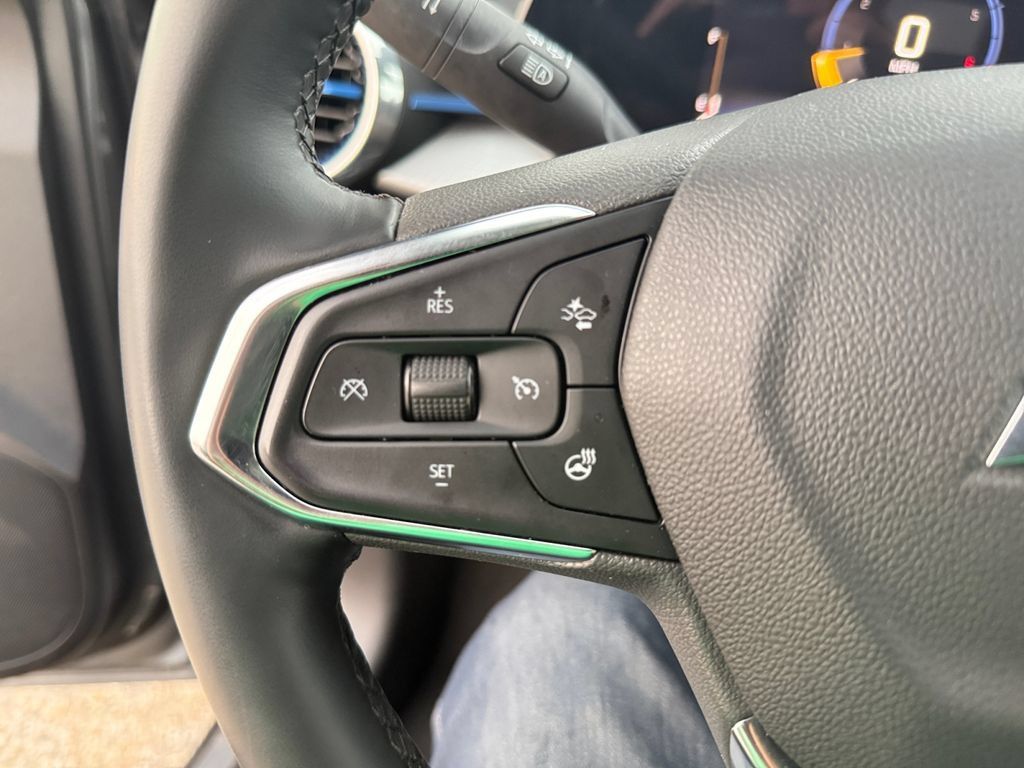Used 2025 Chevrolet Trax LT w/ LT Convenience Package FWD image 15