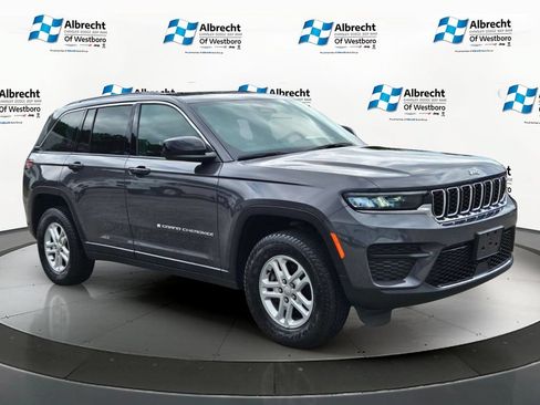 Used 2024 Jeep Grand Cherokee Laredo AWD/4WD image 7