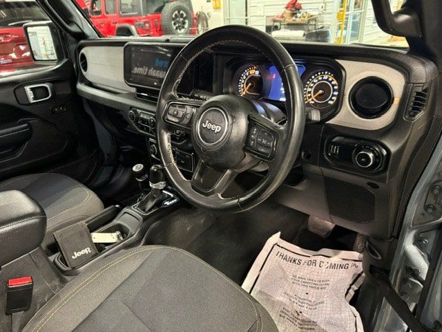 Used 2025 Jeep Wrangler Unlimited Sport w/ Convenience Group AWD/4WD image 34
