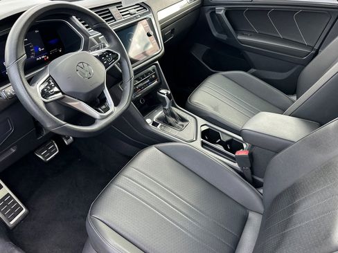 Used 2023 Volkswagen Tiguan SE R-Line FWD image 10