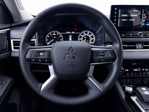 New 2025 Mitsubishi Outlander ES image 20