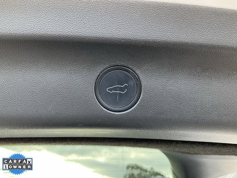 Used 2020 Tesla Model Y Long Range image 10