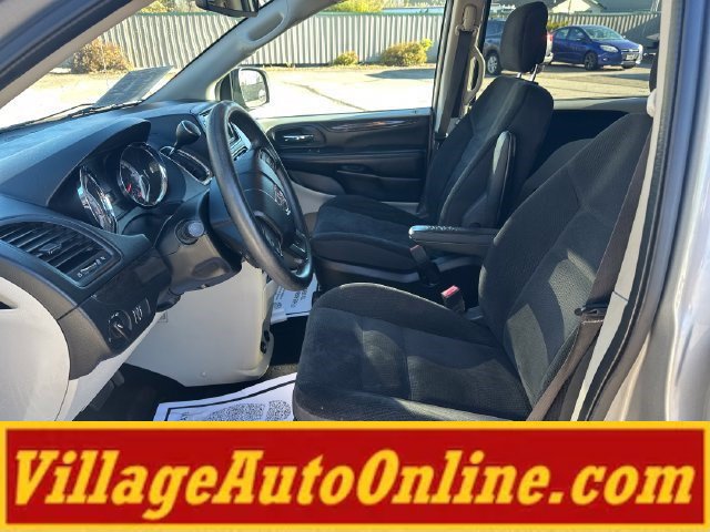 Used 2019 Dodge Grand Caravan SE FWD image 12