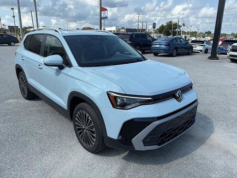 New 2025 Volkswagen Taos SE image 8