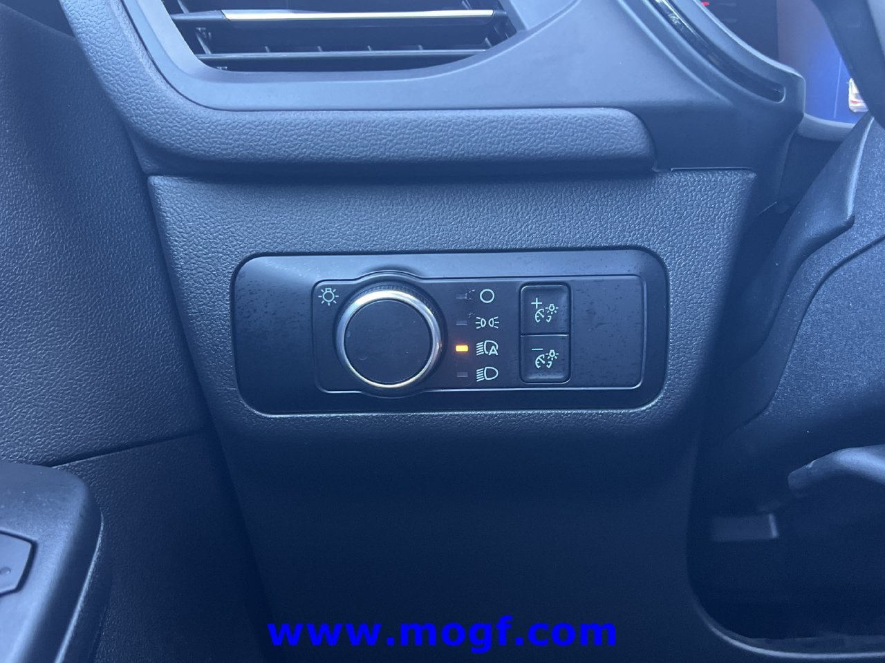 Used 2025 Ford Escape ST-Line FWD image 16
