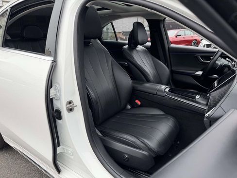 Used 2025 Mercedes-Benz E 350 4MATIC Sedan image 9
