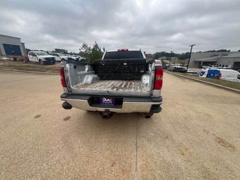 Used 2015 GMC Sierra 2500 SLT w/ Suspension Package, Off-Road image 12