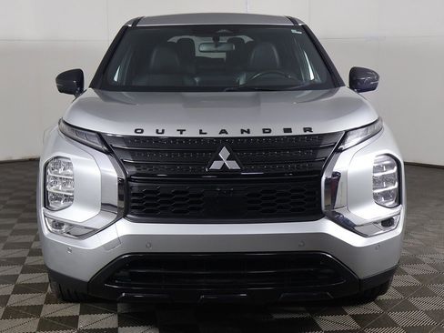 Used 2023 Mitsubishi Outlander SE image 12