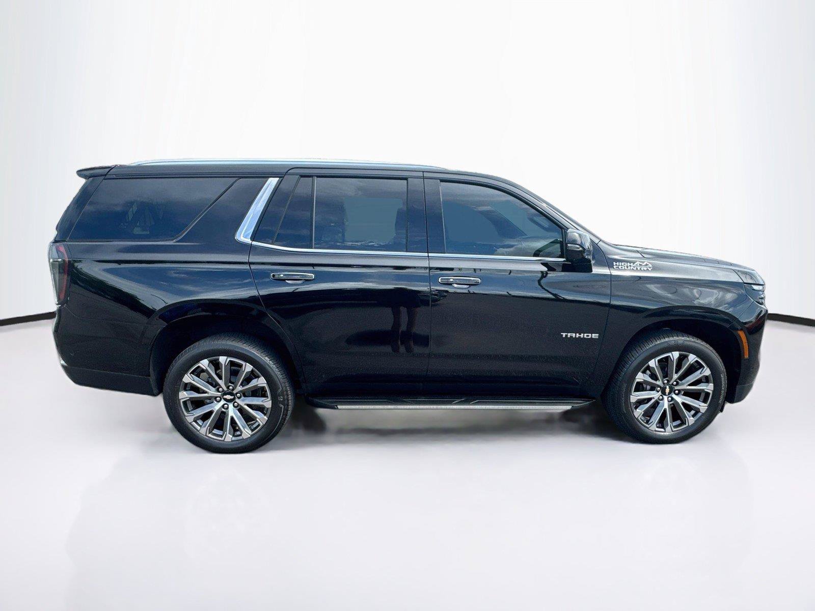 Used 2025 Chevrolet Tahoe High Country AWD/4WD image 6