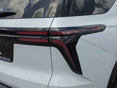 New 2026 Chevrolet Traverse LT w/ Driver Confidence Package FWD image 10