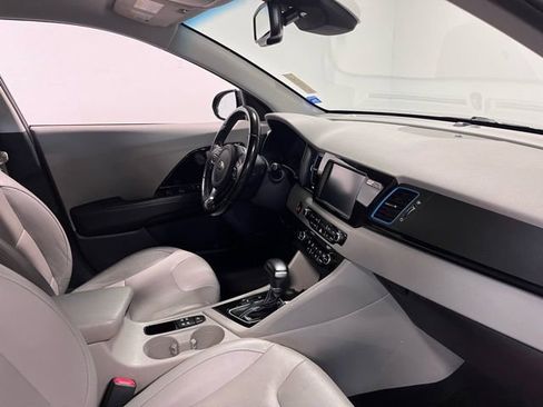 Used 2018 Kia Niro EX Premium image 12