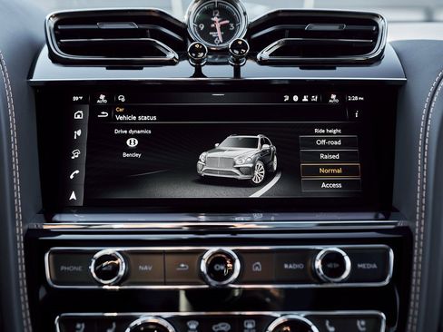 Used 2025 Bentley Bentayga image 76