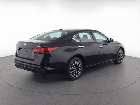 Used 2024 Nissan Altima 2.5 SV image 9