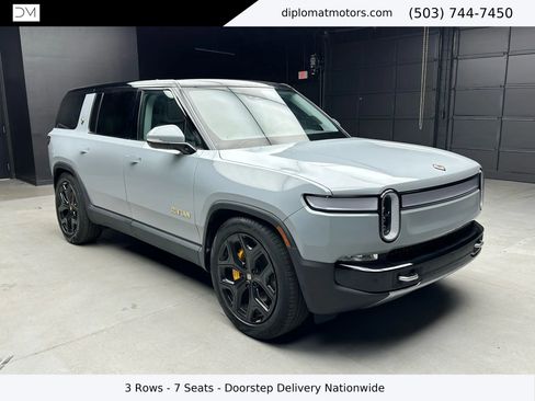 Used 2023 Rivian R1S Adventure image 9