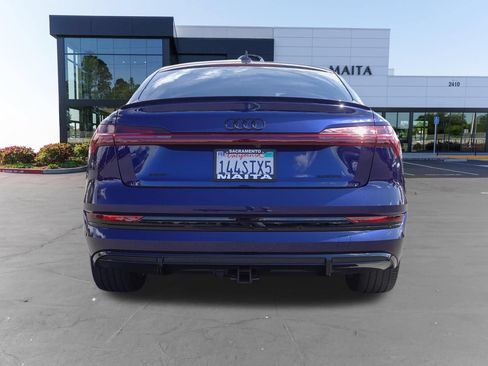 Used 2022 Audi e-tron Premium Plus w/ Premium Plus Package AWD/4WD image 4