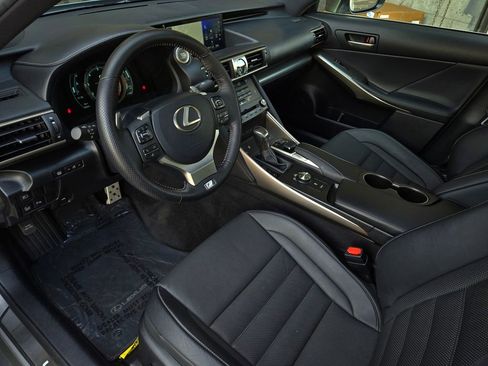 Used 2018 Lexus IS 300 F Sport image 12