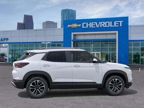 New 2026 Chevrolet TrailBlazer LT w/ LT Cold Weather Package AWD/4WD image 5