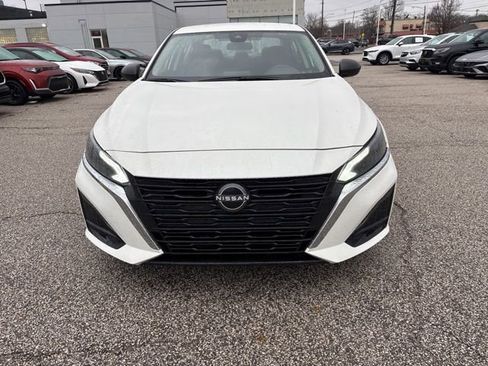 Used 2025 Nissan Altima 2.5 SV image 2