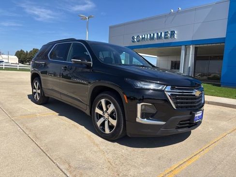 Used 2023 Chevrolet Traverse LT w/ LT Premium Package image 2
