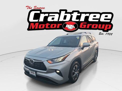 Certified 2020 Toyota Highlander XLE AWD/4WD image 1