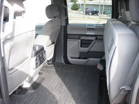 Used 2018 Ford F150 XLT w/ Equipment Group 302A Luxury AWD/4WD image 9