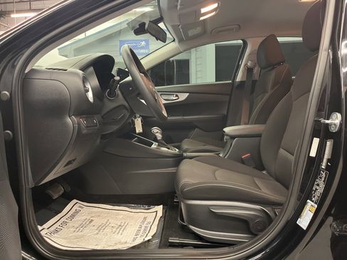 Used 2023 Kia Forte LX image 11