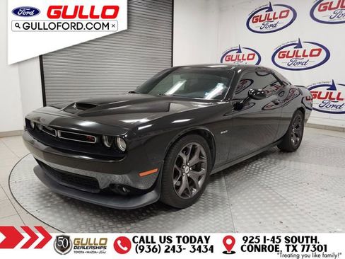 Used 2019 Dodge Challenger R/T image 3