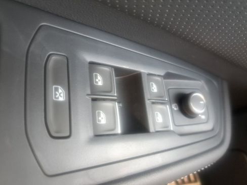 Used 2025 Volkswagen Atlas SEL Premium R-Line image 18