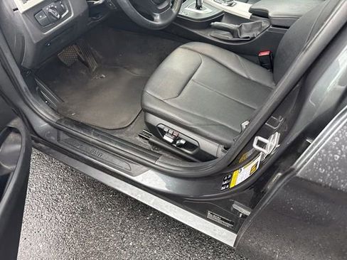Used 2018 BMW 320i xDrive 320i xDrive w/ Convenience Package image 17