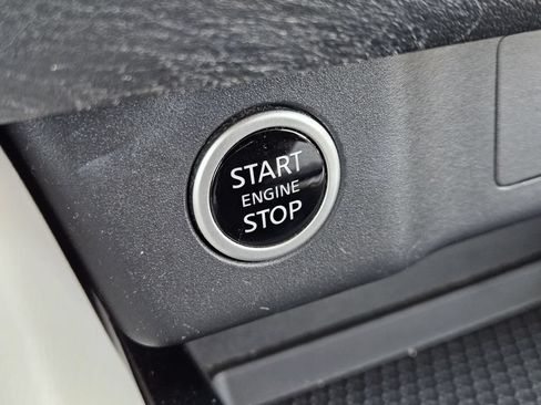 Used 2021 Nissan Rogue SL FWD image 16