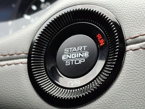 Used 2025 Jeep Compass Limited image 22