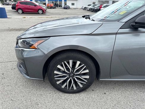 Used 2024 Nissan Altima 2.5 SV image 28