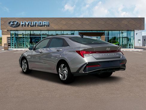 New 2025 Hyundai Elantra SEL image 5