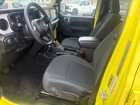 Used 2024 Jeep Gladiator Sport image 20