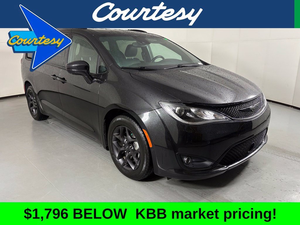 Used 2020 Chrysler Pacifica Touring-L Plus FWD image 1