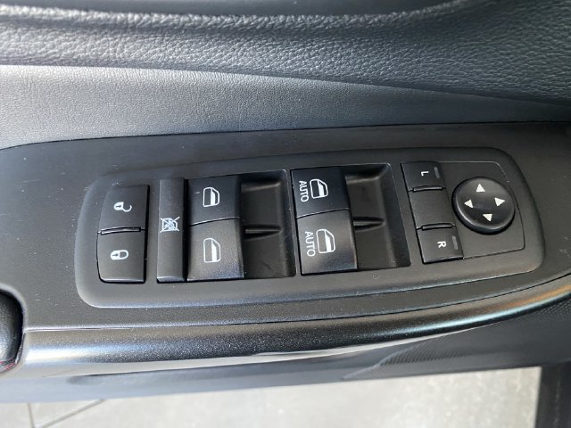 Used 2019 Jeep Cherokee Trailhawk w/ Cold Weather Group AWD/4WD image 20