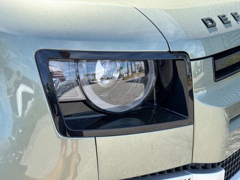 Used 2025 Land Rover Defender 110 X-Dynamic SE image 8