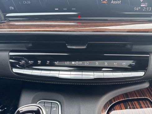 Used 2021 Cadillac Escalade Premium Luxury image 33