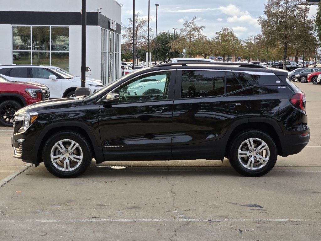 Used 2024 GMC Terrain SLE w/ Driver Convenience Package FWD image 8