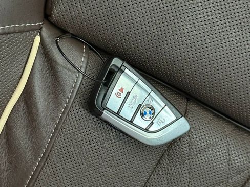 Used 2019 BMW M550i xDrive xDrive w/ Dynamic Handling Package image 29