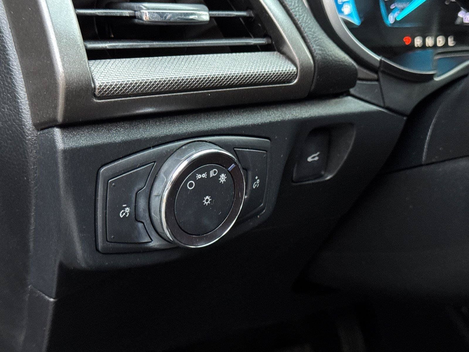 Used 2020 Ford Fusion SE FWD image 27