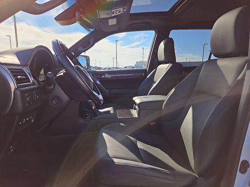 Used 2023 Lexus GX 460 Premium image 16