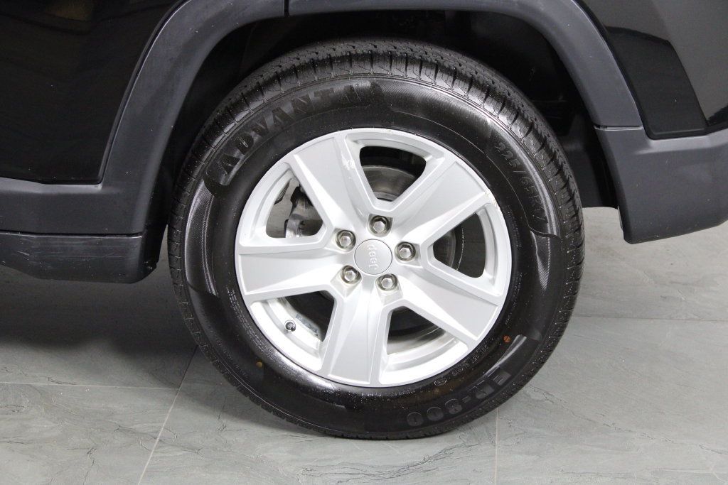Used 2022 Jeep Compass Latitude FWD image 14