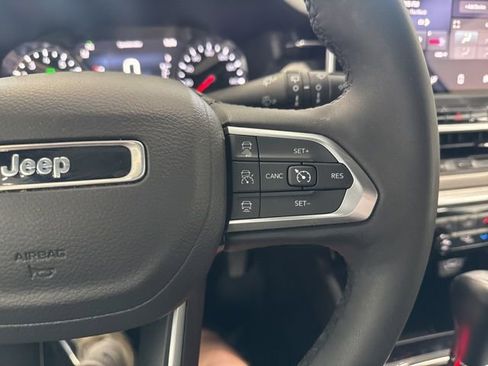 Used 2025 Jeep Compass Limited image 34