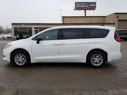 New 2026 Chrysler Voyager LX image 5