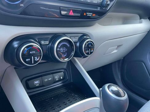 Certified 2023 Hyundai Venue Limited FWD image 29