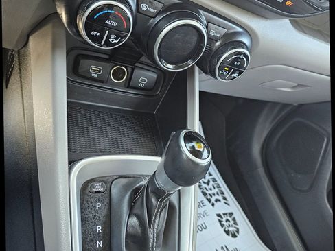 Used 2023 Hyundai Venue SEL image 19