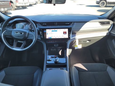 New 2026 Jeep Grand Cherokee Altitude image 19