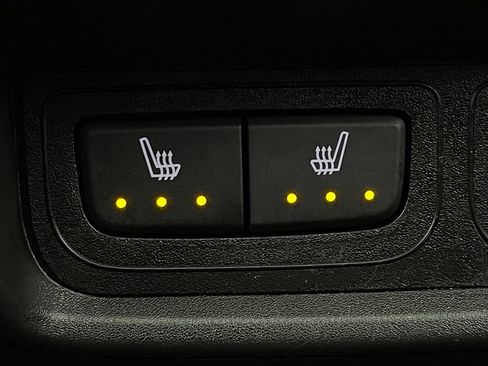 Used 2024 Cadillac XT4 Luxury w/ Cold Weather Package FWD image 7